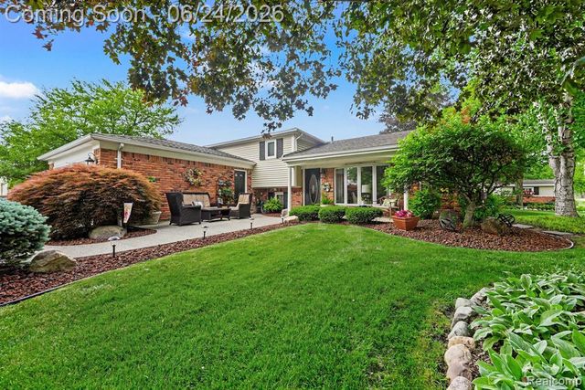 5997 Marble Drive, Troy, MI 48085