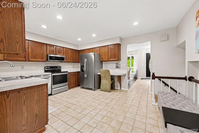 5997 Marble Drive, Troy, MI 48085