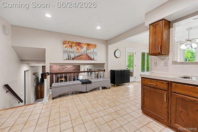 5997 Marble Drive, Troy, MI 48085