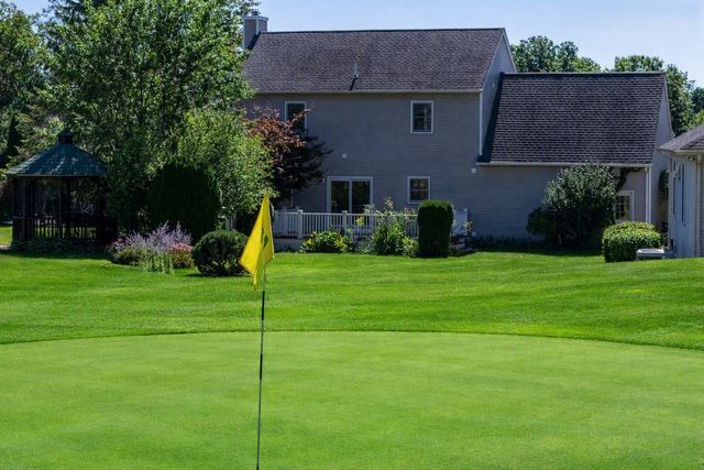 41 Juniperwood Dr, Haverhill, MA 01832