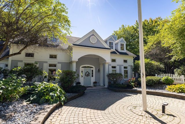 41 Juniperwood Dr, Haverhill, MA 01832