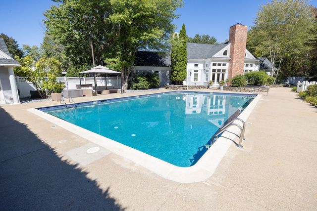 41 Juniperwood Dr, Haverhill, MA 01832