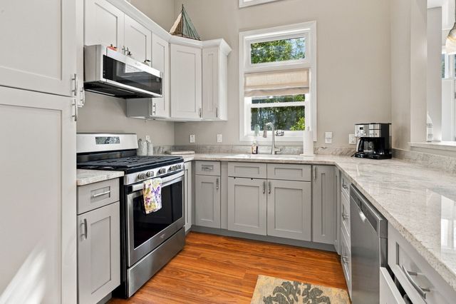 41 Juniperwood Dr, Haverhill, MA 01832