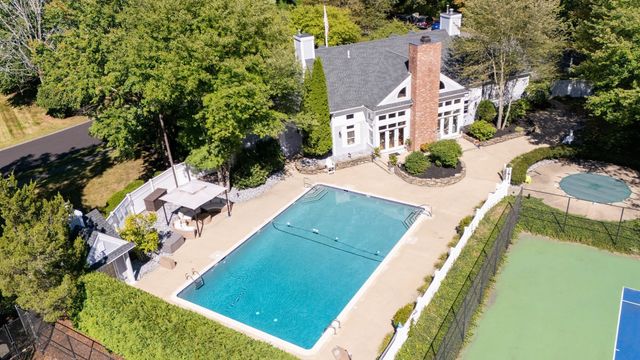 41 Juniperwood Dr, Haverhill, MA 01832