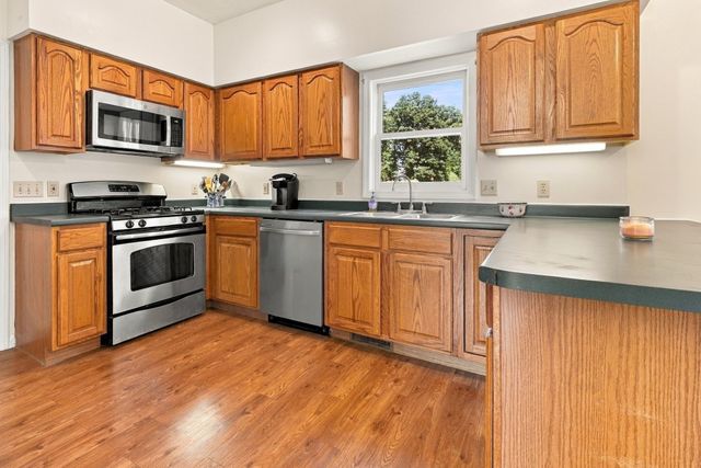 41 Juniperwood Dr, Haverhill, MA 01832