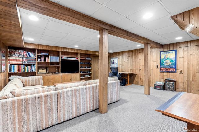 9 Chester Drive, Great Neck, NY 11021