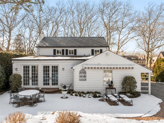 9 Chester Drive, Great Neck, NY 11021