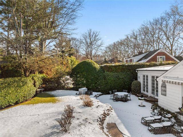 9 Chester Drive, Great Neck, NY 11021