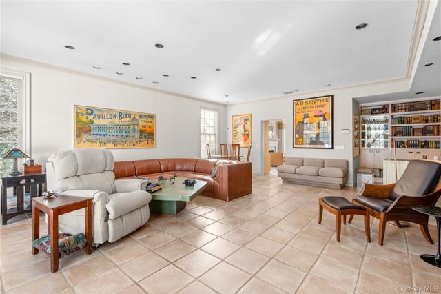 9 Chester Drive, Great Neck, NY 11021