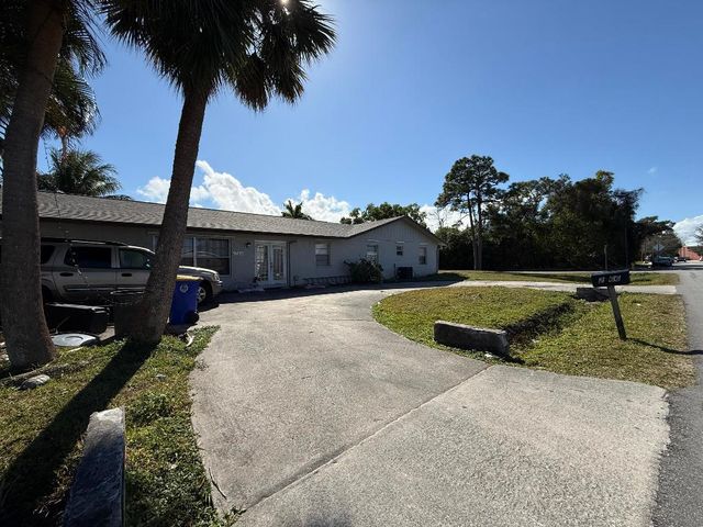 2566 SE Bonita Street, Stuart, FL 34997