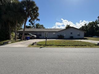 2566 SE Bonita Street, Stuart, FL 34997
