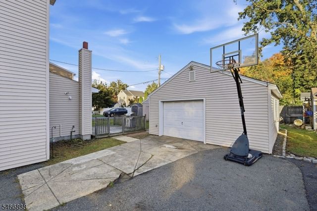 123 Monroe St, Wanaque Boro, NJ 07420
