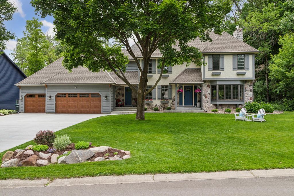 1561 Creek Run Trail, Chanhassen, MN 55331