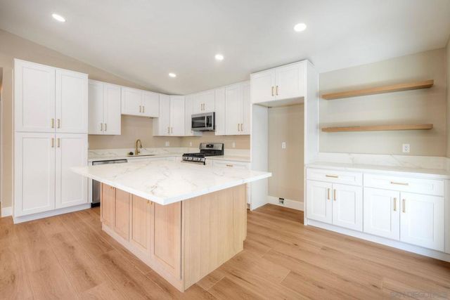 578 E. Indian Rock Rd, Vista, CA 92084