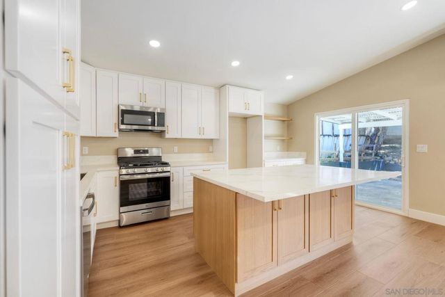 578 E. Indian Rock Rd, Vista, CA 92084