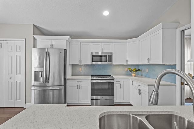 382 FOUNTAINVIEW CIRCLE, Oldsmar, FL 34677