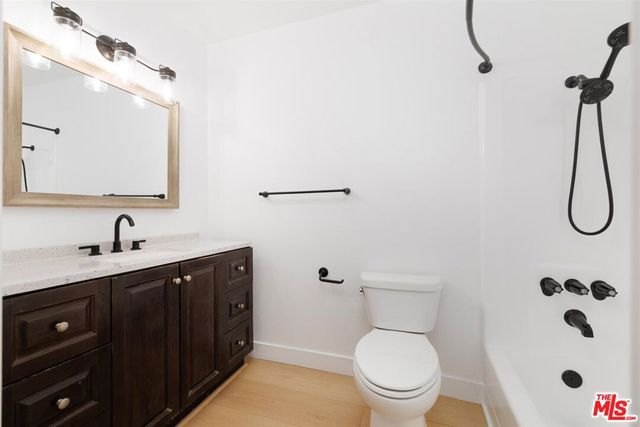 20134 Leadwell Street 334, Winnetka, CA 91306