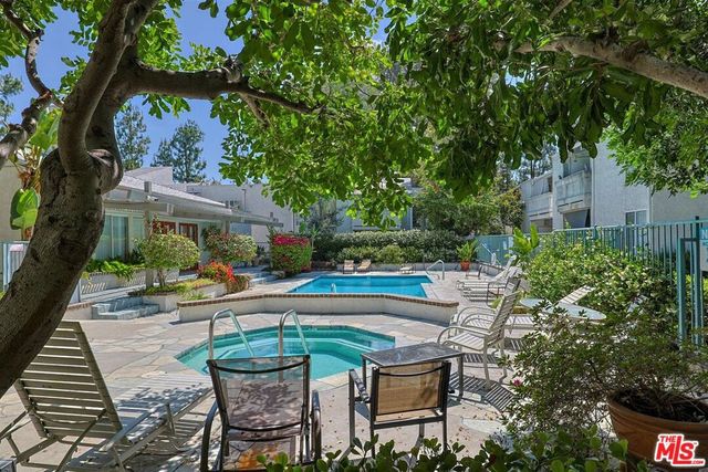 20134 Leadwell Street 334, Winnetka, CA 91306