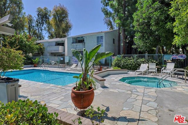 20134 Leadwell Street 334, Winnetka, CA 91306
