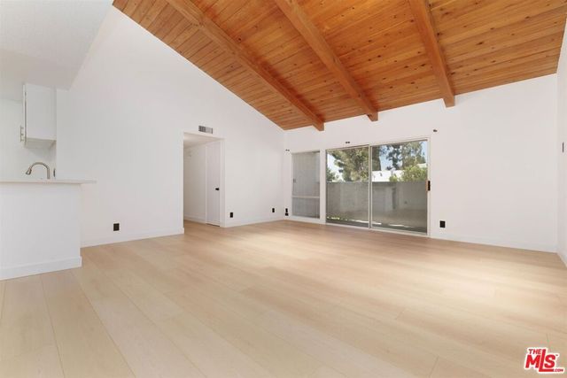 20134 Leadwell Street 334, Winnetka, CA 91306