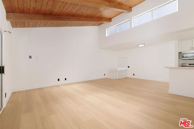 20134 Leadwell Street 334, Winnetka, CA 91306
