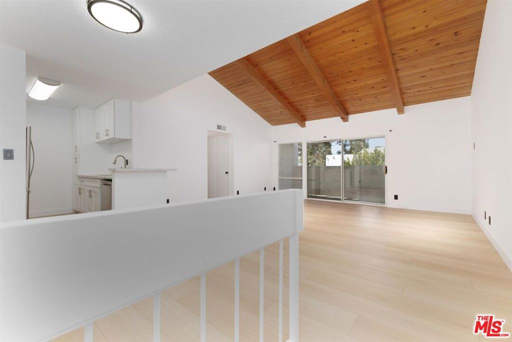 20134 Leadwell Street 334, Winnetka, CA 91306