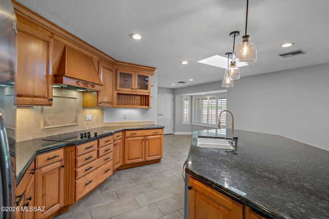 7031 N Donatello Place, Tucson, AZ 85741