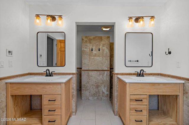 7031 N Donatello Place, Tucson, AZ 85741