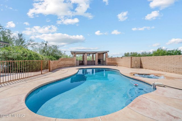 7031 N Donatello Place, Tucson, AZ 85741