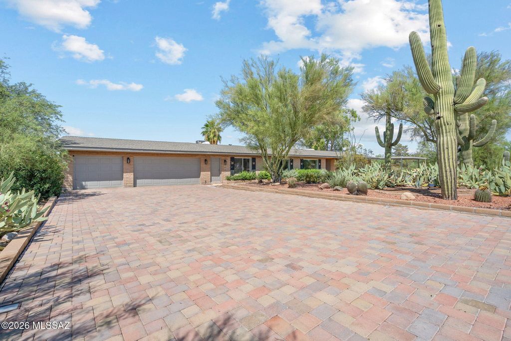 7031 N Donatello Place, Tucson, AZ 85741