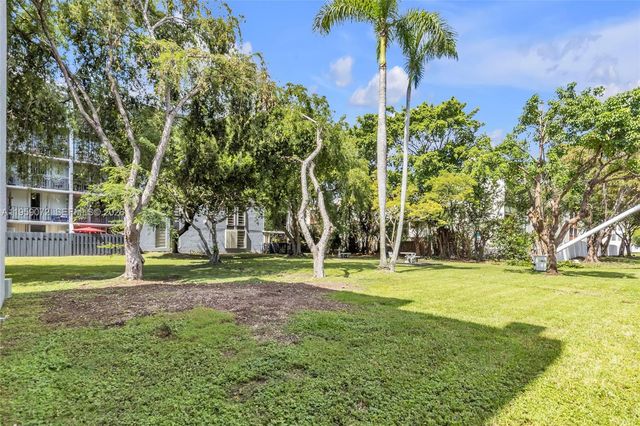 210 Fontainebleau Blvd 210, Miami, FL 33172