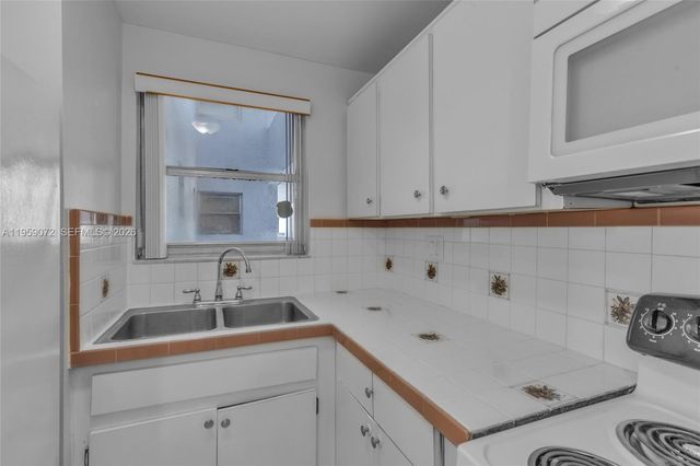 210 Fontainebleau Blvd 210, Miami, FL 33172