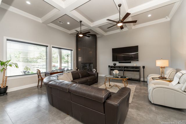 221 BENTWOOD DR, Spring Branch, TX 78070