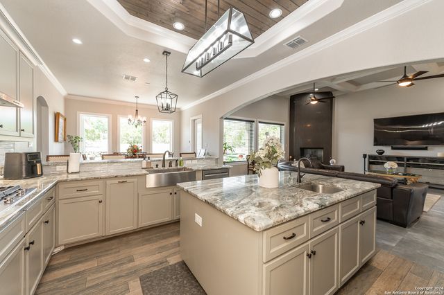 221 BENTWOOD DR, Spring Branch, TX 78070