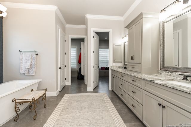 221 BENTWOOD DR, Spring Branch, TX 78070