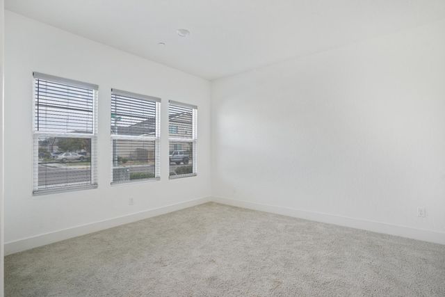 153 N Bliss Avenue, Fresno, CA 93727