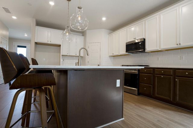 153 N Bliss Avenue, Fresno, CA 93727