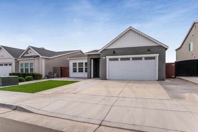 153 N Bliss Avenue, Fresno, CA 93727