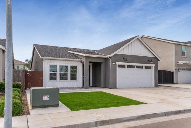 153 N Bliss Avenue, Fresno, CA 93727