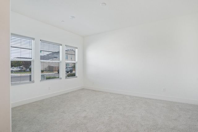 153 N Bliss Avenue, Fresno, CA 93727