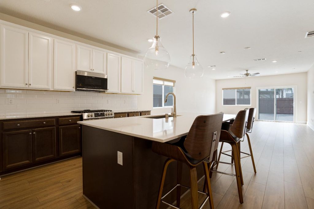 Image 12 of property listing at 153 N Bliss Avenue, Fresno, CA 93727