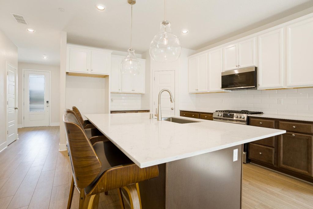 Image 13 of property listing at 153 N Bliss Avenue, Fresno, CA 93727