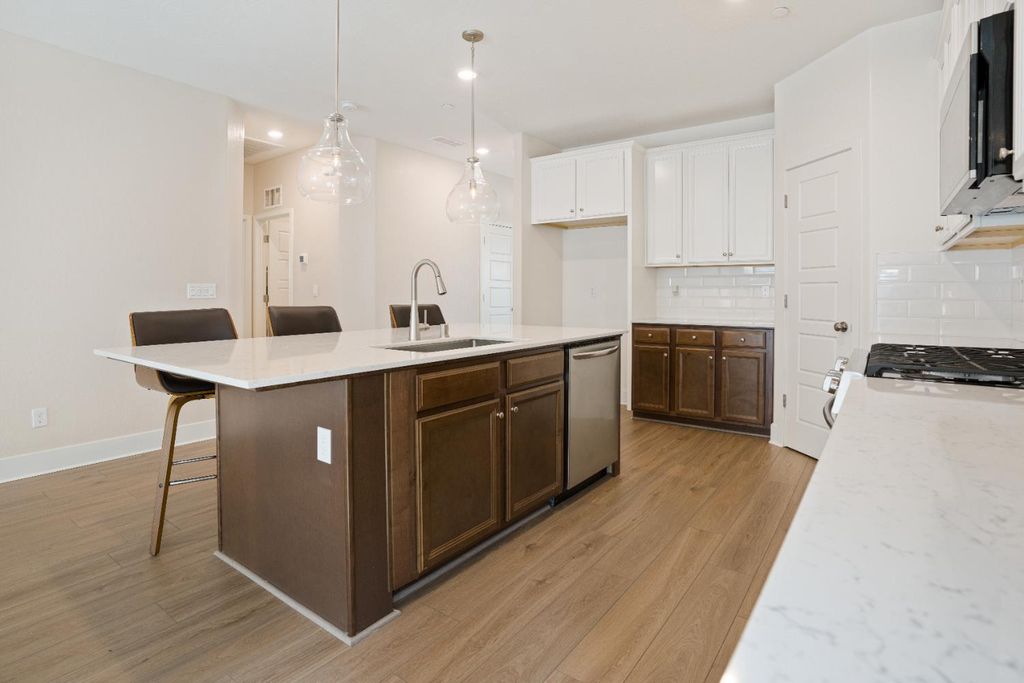 Image 15 of property listing at 153 N Bliss Avenue, Fresno, CA 93727