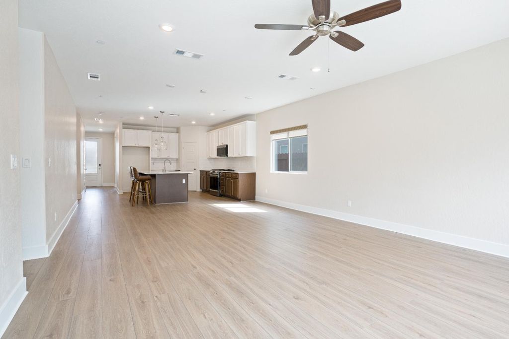 Image 18 of property listing at 153 N Bliss Avenue, Fresno, CA 93727