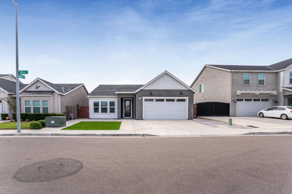 Image 31 of property listing at 153 N Bliss Avenue, Fresno, CA 93727