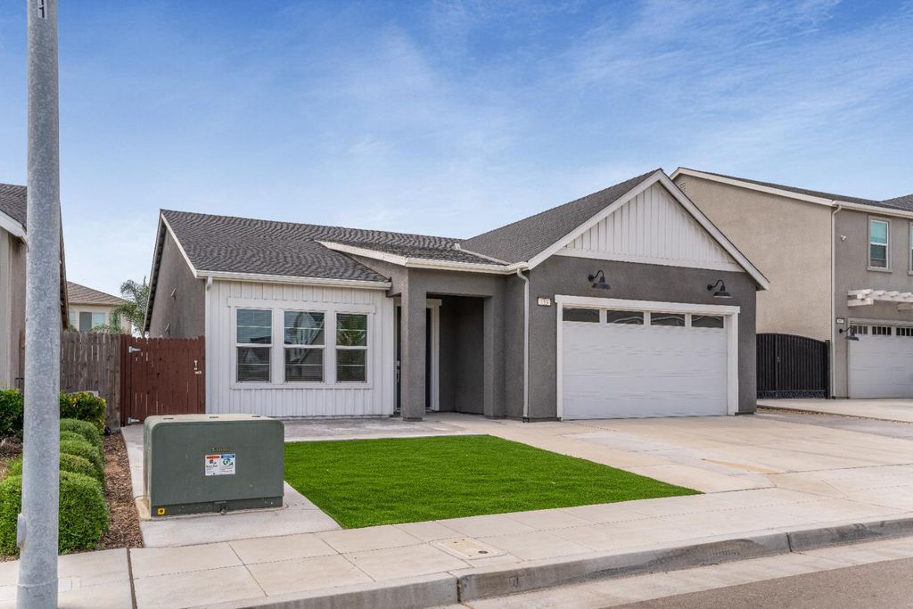 Image 32 of property listing at 153 N Bliss Avenue, Fresno, CA 93727