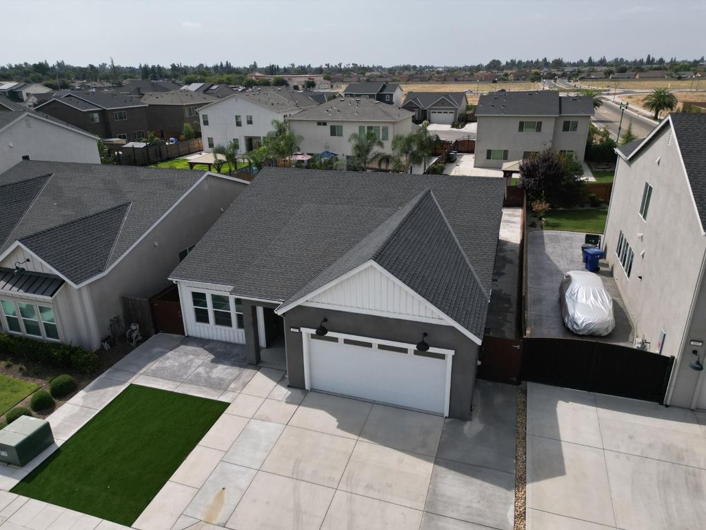 Image 6 of property listing at 153 N Bliss Avenue, Fresno, CA 93727