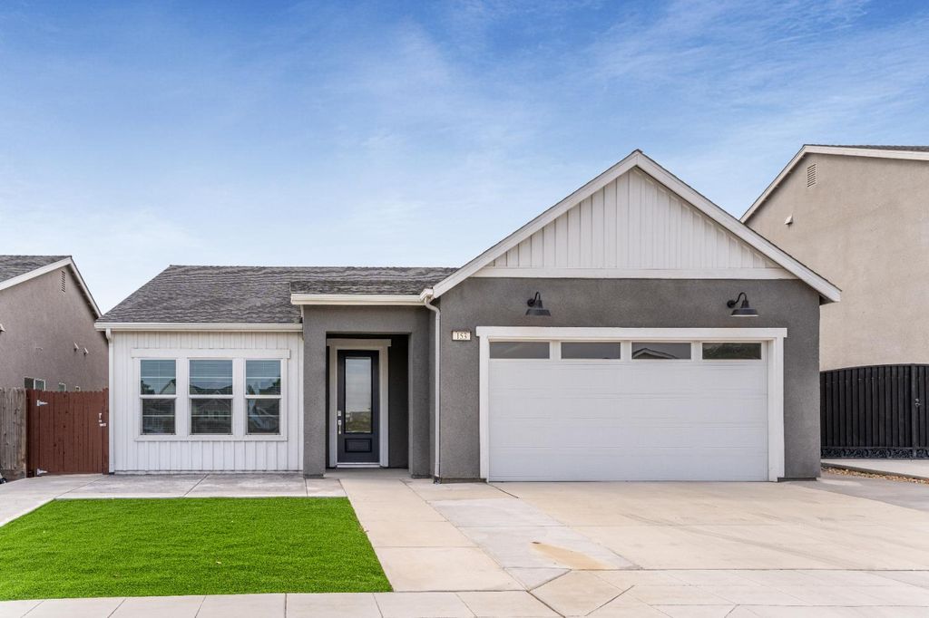 Image 8 of property listing at 153 N Bliss Avenue, Fresno, CA 93727