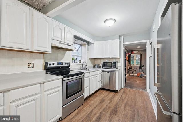 2379 MOLE RD, Secane, PA 19018