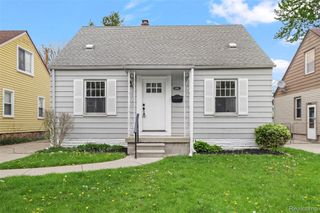 1990 Regina Avenue, Lincoln Park, MI 48146